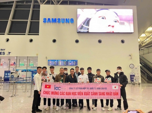 Đoàn bay kỳ tháng 4 - 2026
